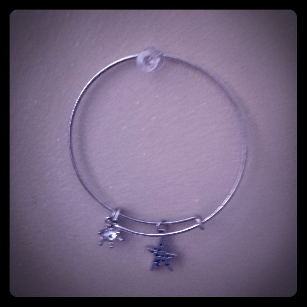 Pretty bracelet with star an gem.